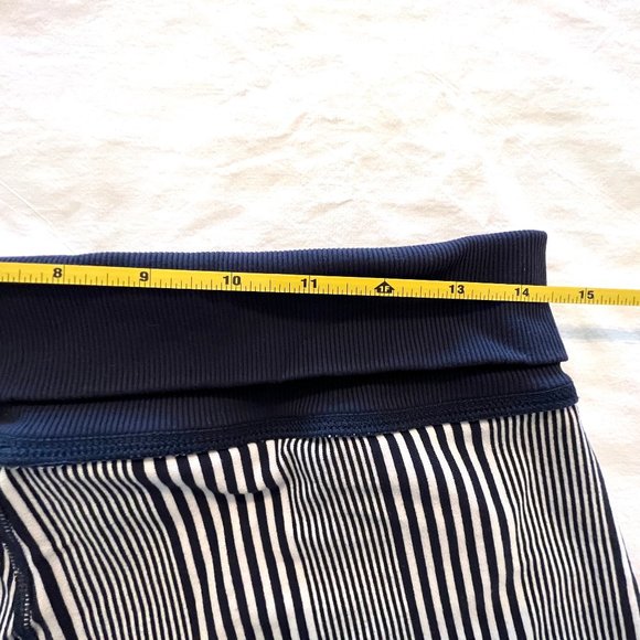 Lululemon Wide Leg Capris Navy Blue and White, Size 8 - Picture 6 of 9